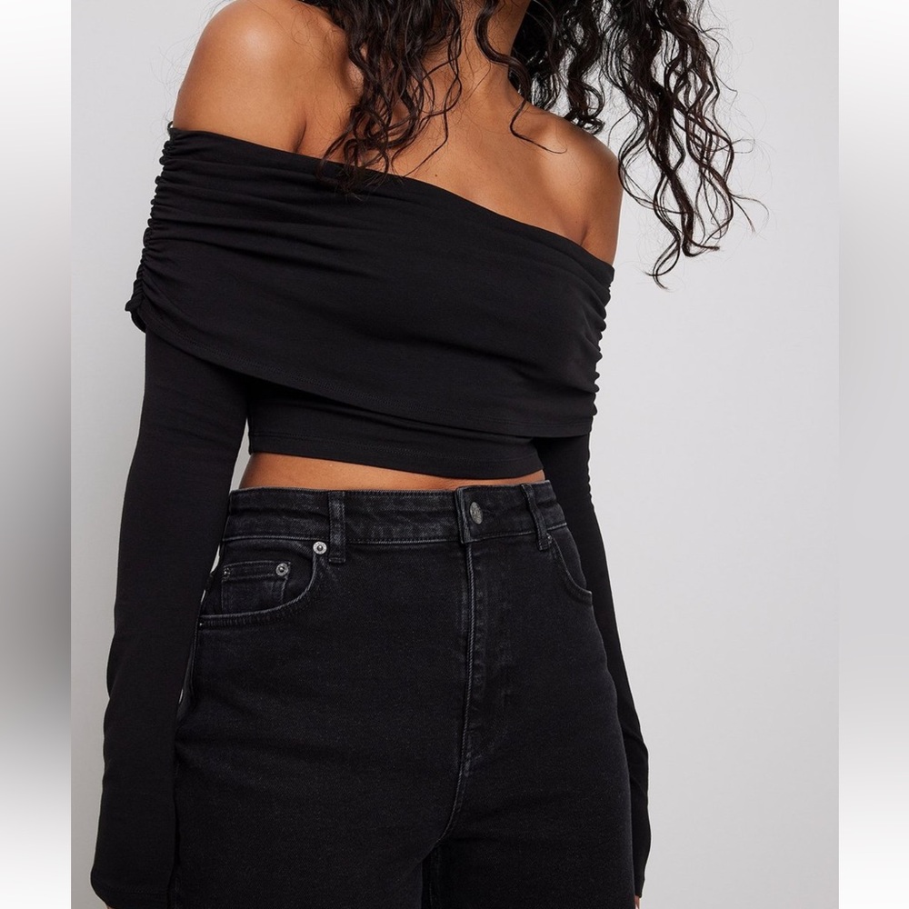 NA-KD Off-Shoulder Top